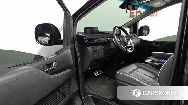 Hyundai Staria 2023 Черный из Кореи, фото 2