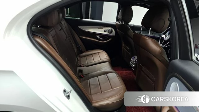 Mercedes-Benz E-Class W213 2021 Белый из Кореи, фото 2