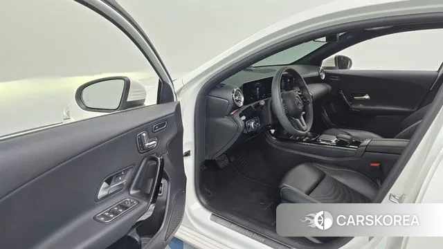 Mercedes-Benz A-Class W177 2020 Белый из Кореи, фото 2