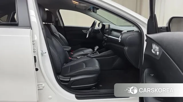 Kia The New K3 2nd generation 2022 Белый из Кореи, фото 2