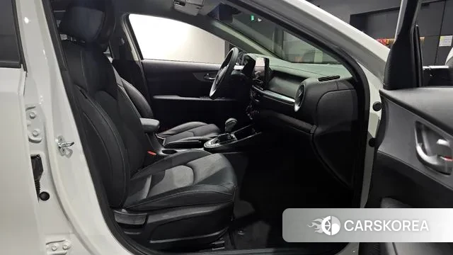 Kia The New K3 2nd generation 2021 Белый из Кореи, фото 2