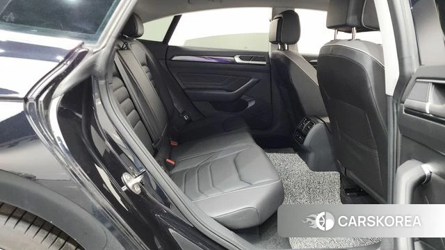Volkswagen Arteon 2023 Черный из Кореи, фото 2