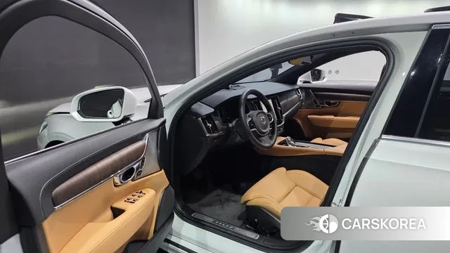 Volvo S90 2024 Белый из Кореи, фото 2