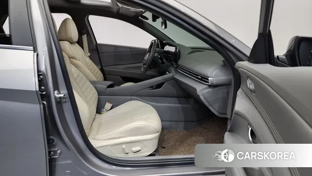 Hyundai The New Avante (CN7) 2024 Серебристо-серый из Кореи, фото 2