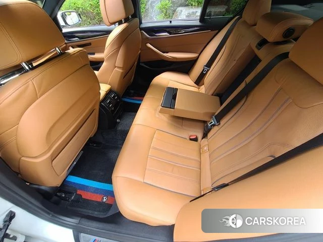 BMW 5 Series (G30) 2022 Белый из Кореи, фото 2