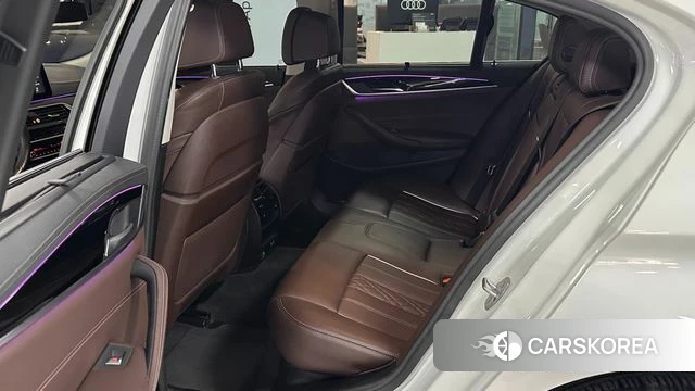 BMW 5 Series (G30) 2022 Белый из Кореи, фото 2