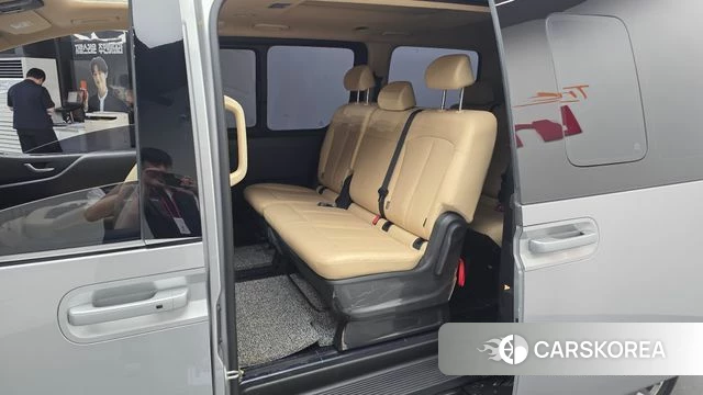 Hyundai Staria 2023 Серебряный из Кореи, фото 2
