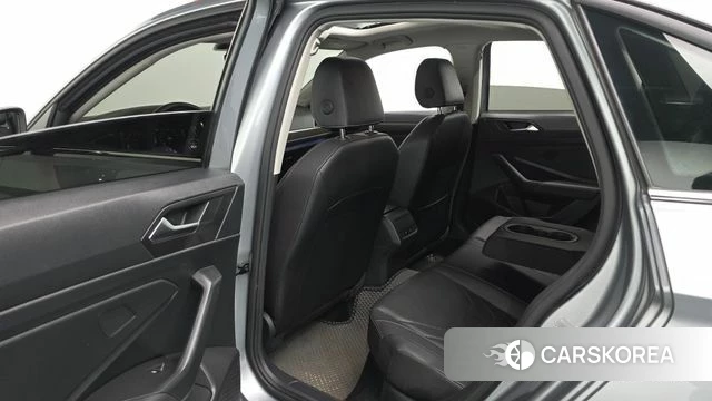 Volkswagen 7th Generation of Jetta 2021 Серебристо-серый из Кореи, фото 2