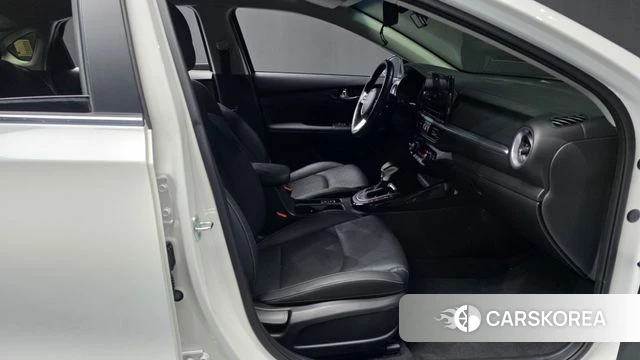 Kia The New K3 2nd generation 2022 Белый из Кореи, фото 2