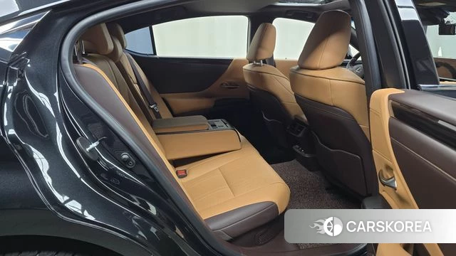 Lexus ES300h 7th generation 2020 Черный из Кореи, фото 2