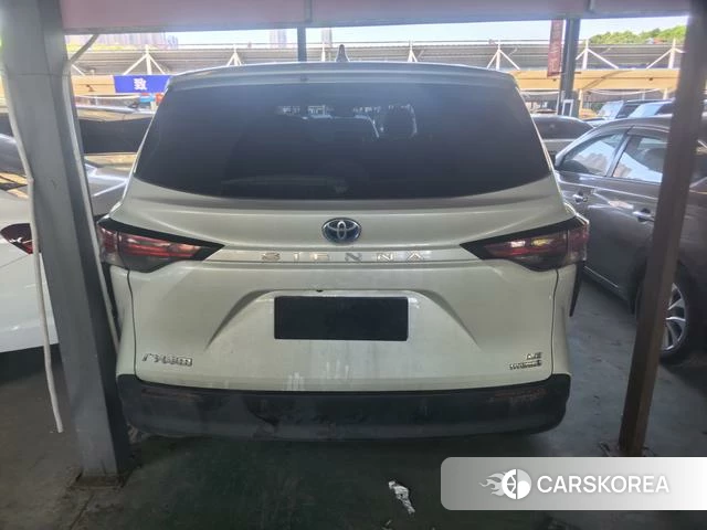 Toyota Saina 2022 Белый из Китая, фото 2