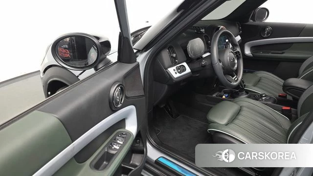 Mini Cooper S Countryman 2022 Светло-серебряный цвет из Кореи, фото 2