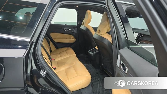 Volvo XC60 second Generation 2021 Черный из Кореи, фото 2