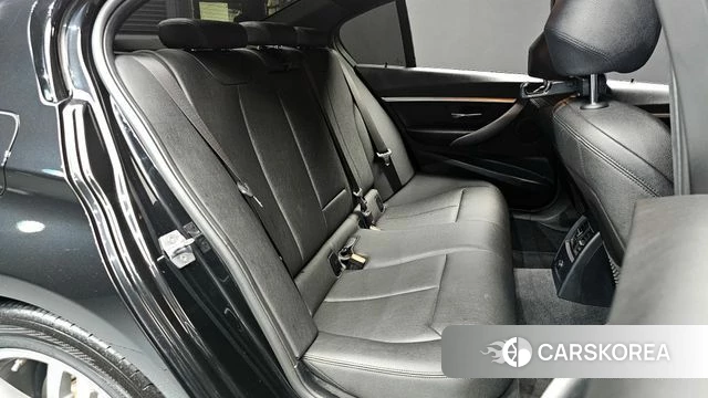 BMW 3 Series (F30) 2018 Черный из Кореи, фото 2