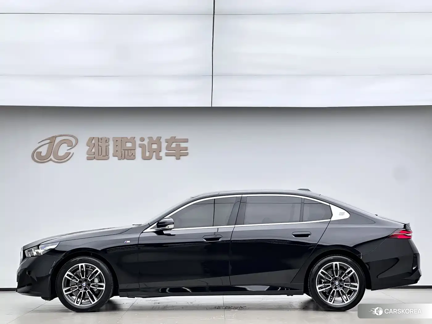 BMW 5 series 2024 Черный из Китая, фото 2