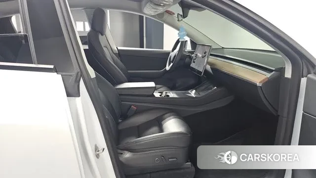 Tesla Model Y 2021 Белый из Кореи, фото 2