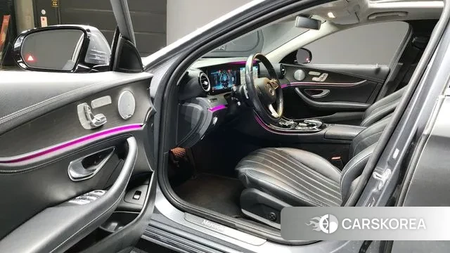 Mercedes-Benz E-Class W213 2018 Серый из Кореи, фото 2