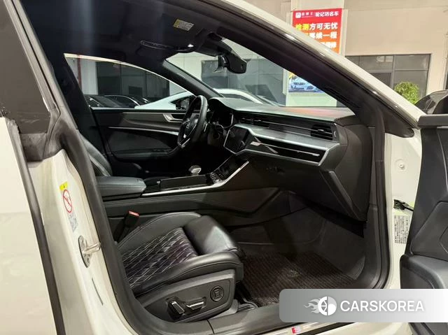 Audi A7 2023 Белый из Китая, фото 2