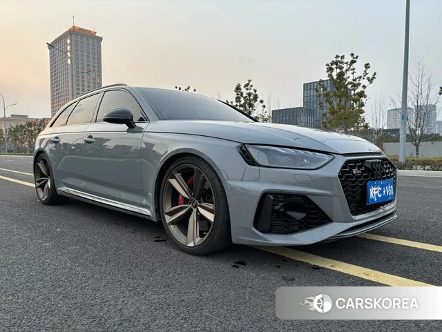 Audi RS 4 2023 Серебристо-серый из Китая, фото 2