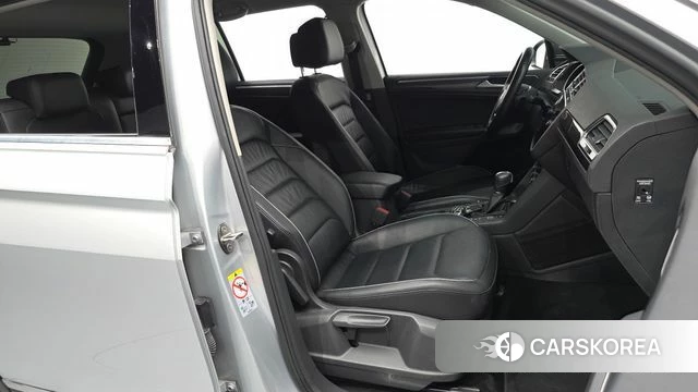 Volkswagen Tiguan second Generation 2018 Серебряный из Кореи, фото 2