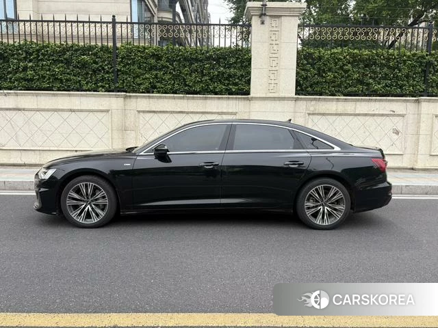 Audi A6L 2021 Черный из Китая, фото 2