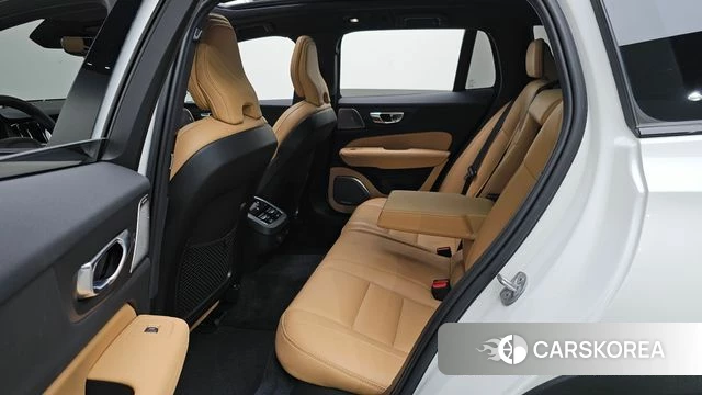 Volvo V60 Cross-Country 2nd Generation 2023 Белый из Кореи, фото 2