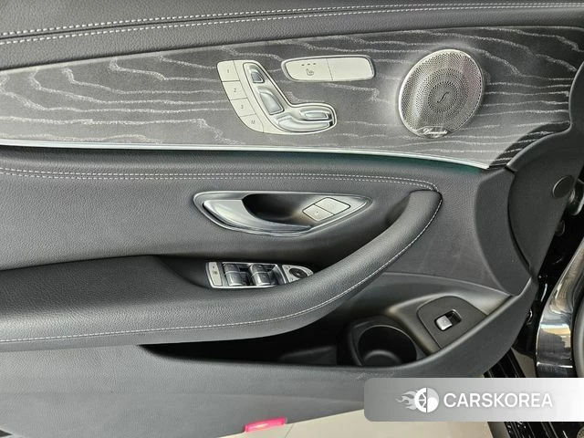 Mercedes-Benz E-Class W213 2022 Черный из Кореи, фото 2