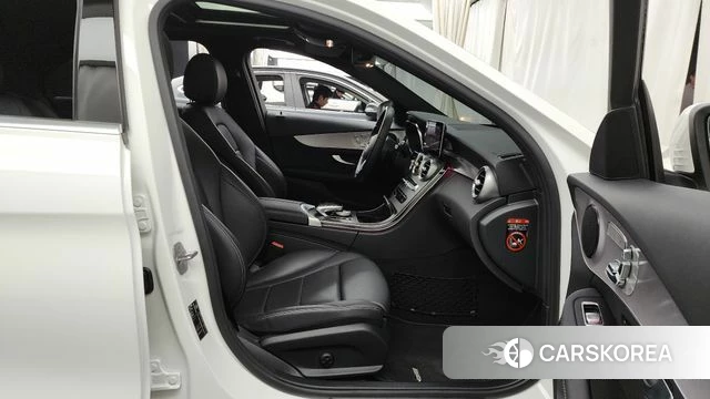 Mercedes-Benz C-Class W205 2021 Белый из Кореи, фото 2