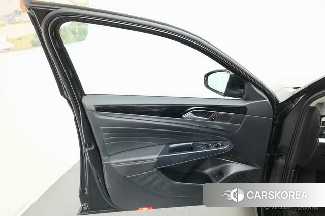 Volkswagen Passat 2023 Черный из Китая, фото 2