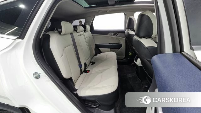 Kia Sportage 5th Generation Hybrid 2022 Белый из Кореи, фото 2