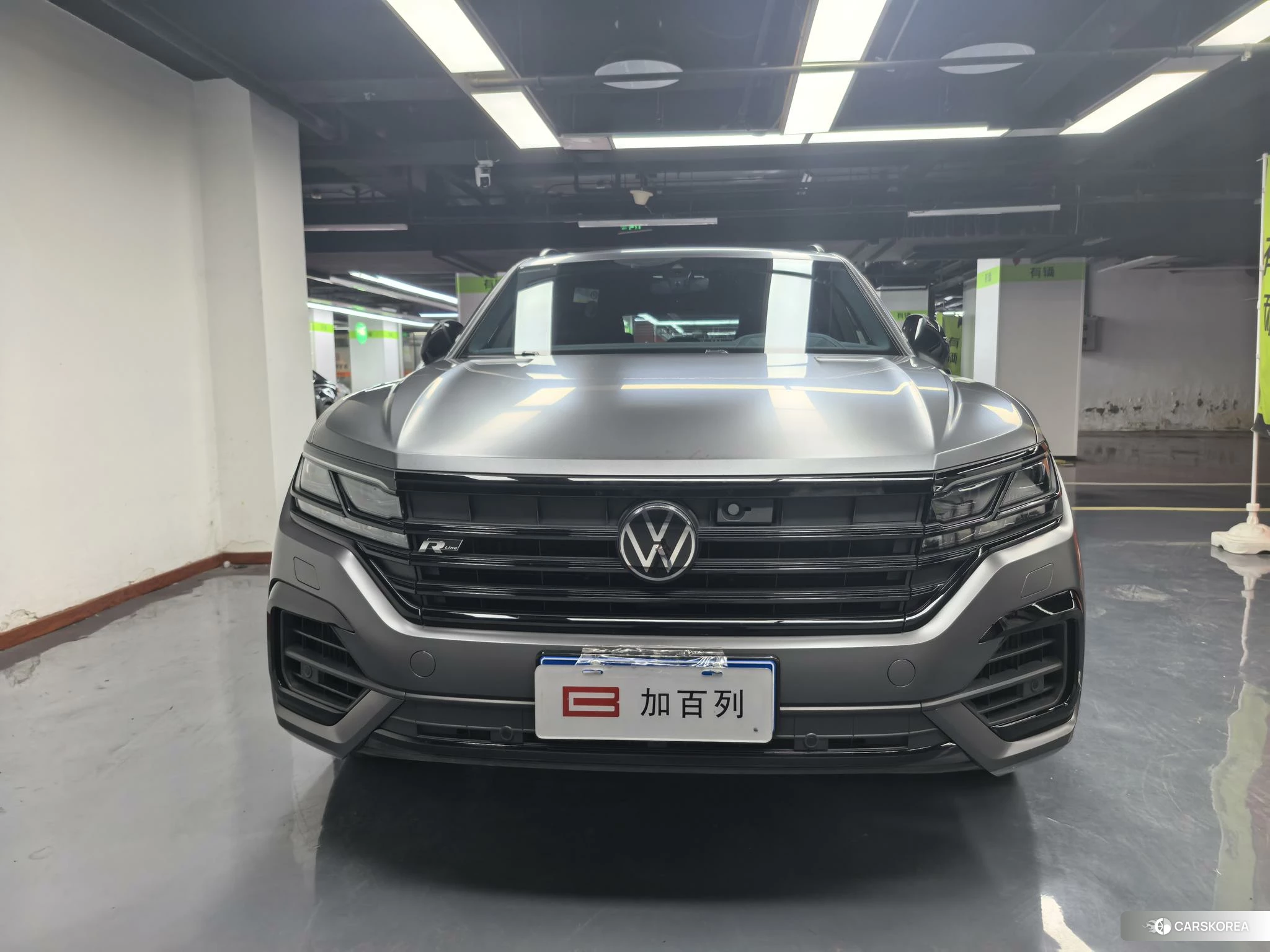 Volkswagen Touareg 2021 Серебристо-серый из Китая, фото 2