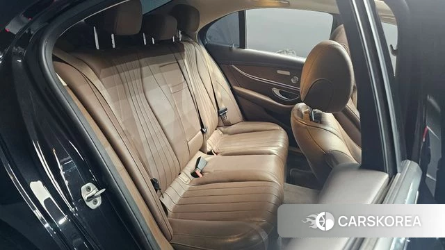 Mercedes-Benz E-Class W213 2019 Черный из Кореи, фото 2