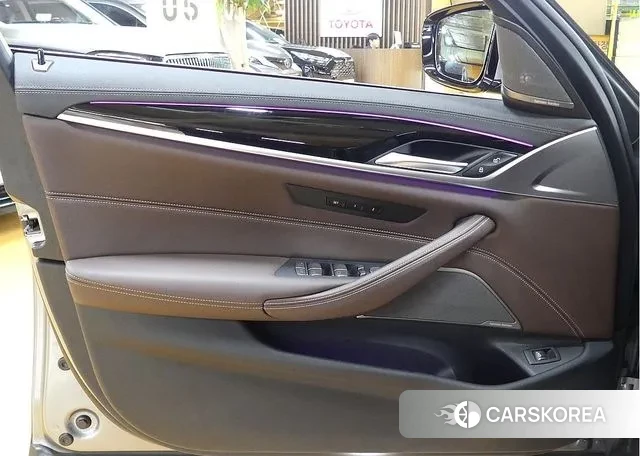 BMW 5 Series (G30) 2022 Серый из Кореи, фото 2