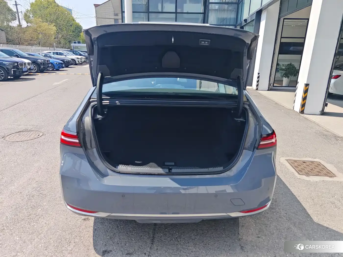 BMW i5 2026 Silver/gray из Китая, фото 2
