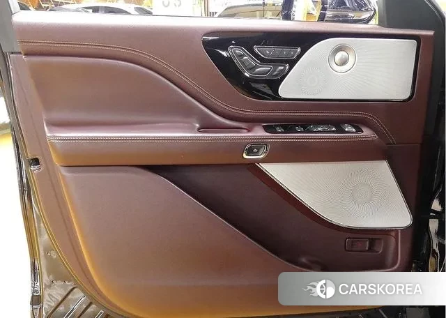 Lincoln Aviator 2nd generation 2022 Черный из Кореи, фото 2