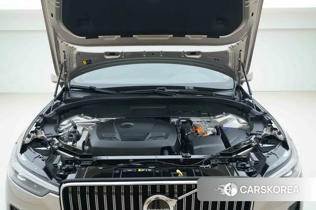 Volvo XC60 PHEV 2023 Шампань из Китая, фото 2