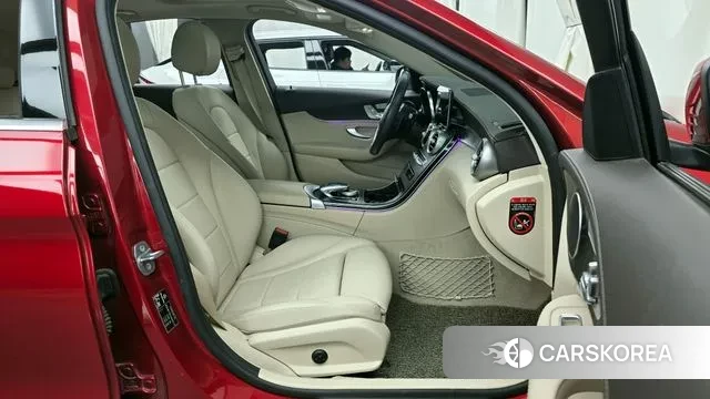 Mercedes-Benz C-Class W205 2019 Красный из Кореи, фото 2