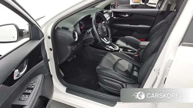 Kia The New K3 2nd generation 2022 Белый из Кореи, фото 2