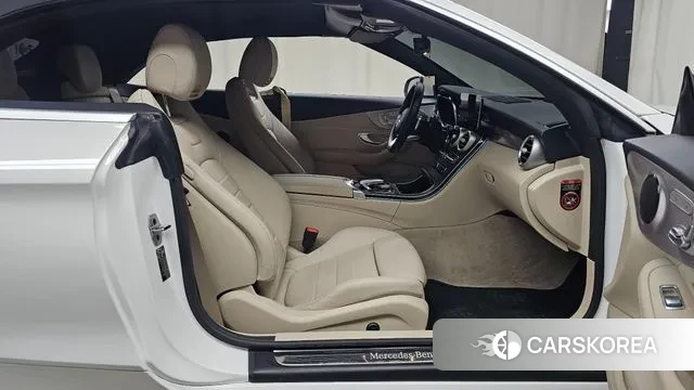 Mercedes-Benz C-Class W205 2021 Белый из Кореи, фото 2