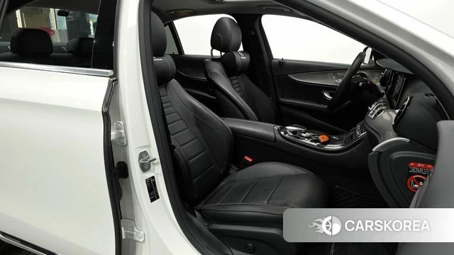 Mercedes-Benz E-Class W213 2018 Белый из Кореи, фото 2