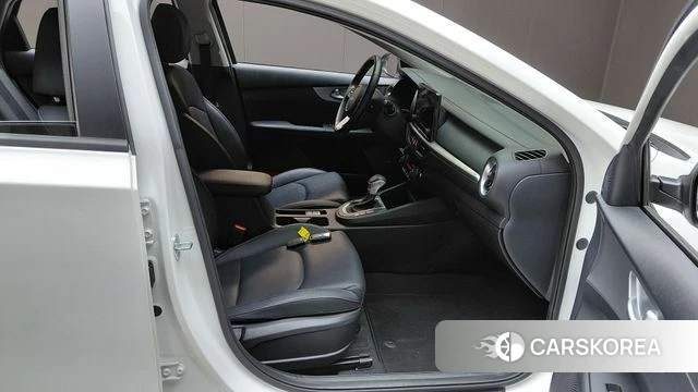 Kia The New K3 2nd generation 2022 Белый из Кореи, фото 2