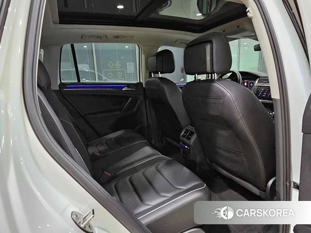 Volkswagen Tiguan second Generation 2023 Белый из Кореи, фото 2