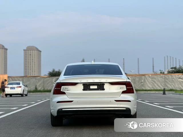 Volvo S60 2025 Белый из Китая, фото 2