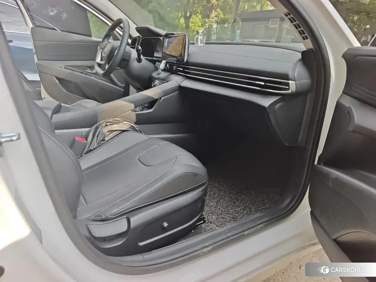 Hyundai Elantra 2023 Белый из Китая, фото 2