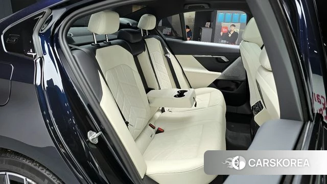 BMW 5 Series (G60) 2025 Черный из Кореи, фото 2