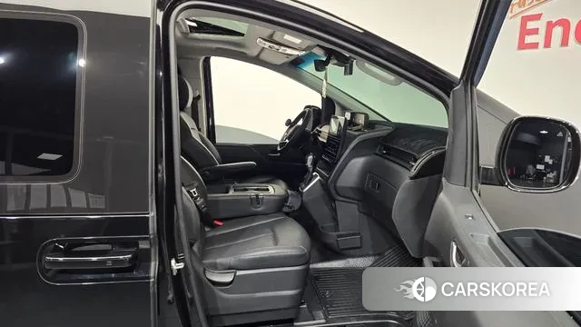 Hyundai Staria 2024 Черный из Кореи, фото 2