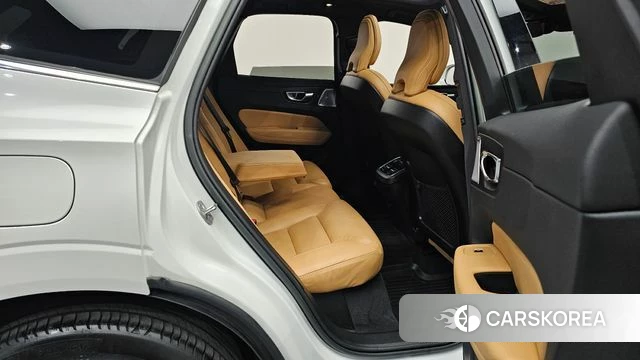 Volvo XC60 second Generation 2023 Белый из Кореи, фото 2