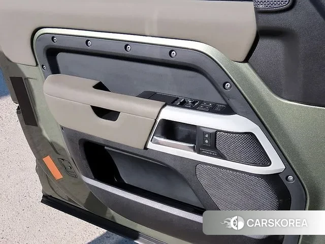 Land Rover Defender (L663) 2021 Зеленый из Кореи, фото 2