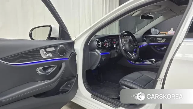 Mercedes-Benz E-Class W213 2020 Белый из Кореи, фото 2