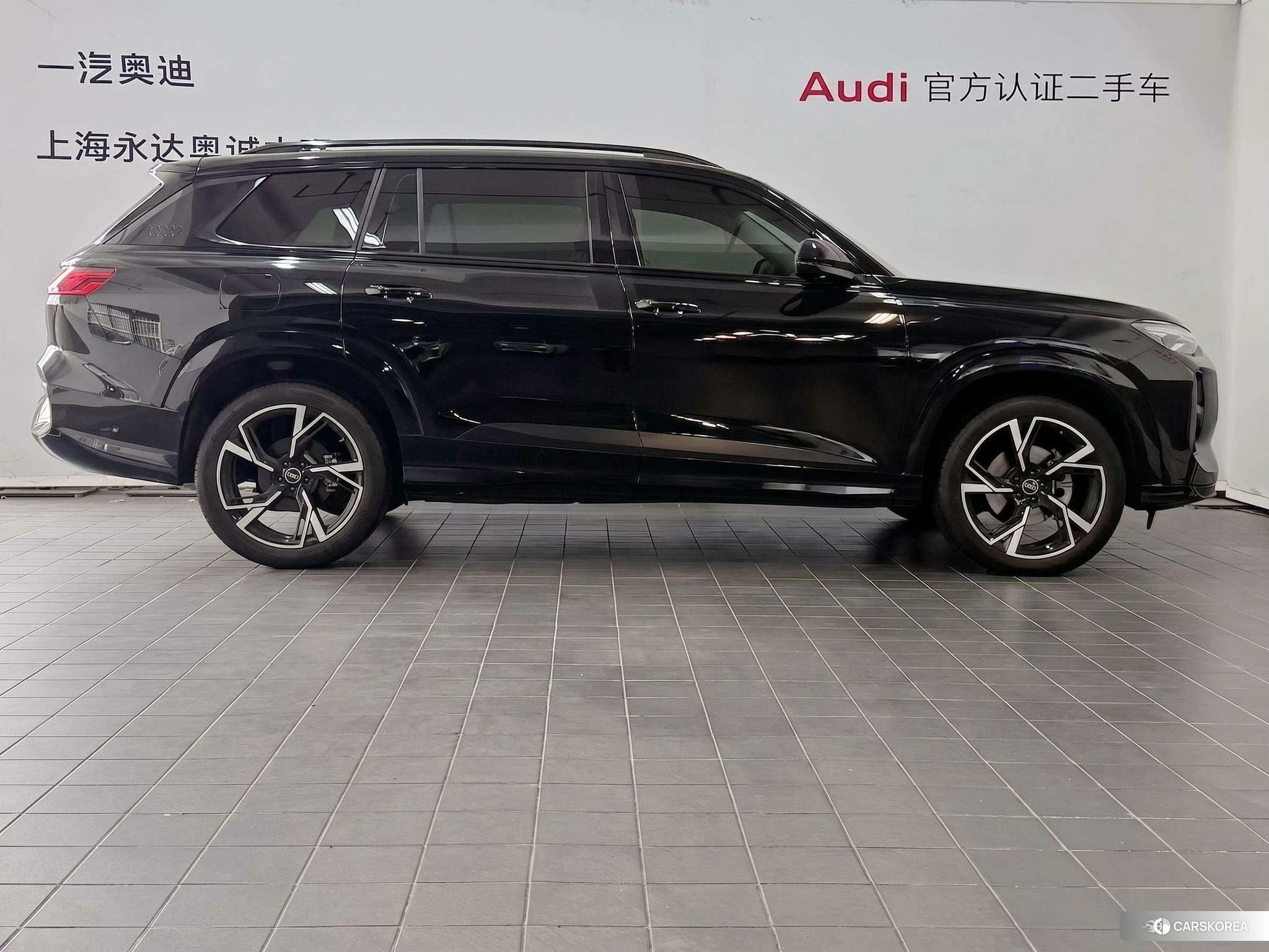 Audi Q6 2023 Черный из Китая, фото 2